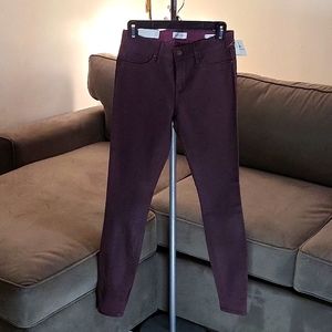 Mid-rise skinny jeans